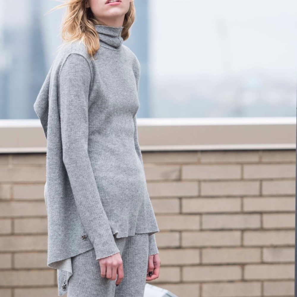 Karolina Zmarlak | Faces Convertible Sweater | Sm - Picture 9 of 11